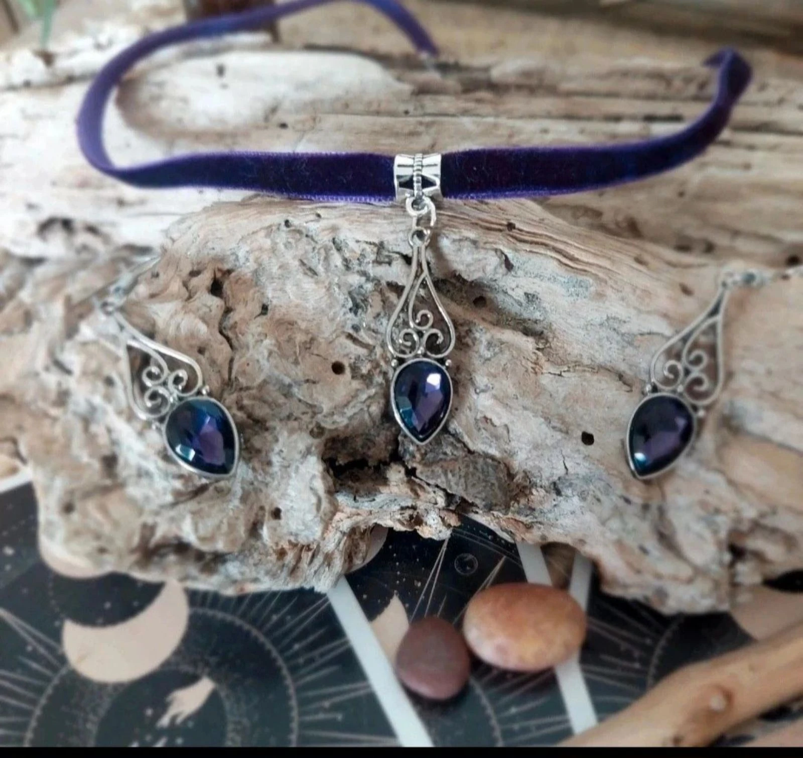 Parure barroca, lágrima de strass violeta, terciopelo – photo 8